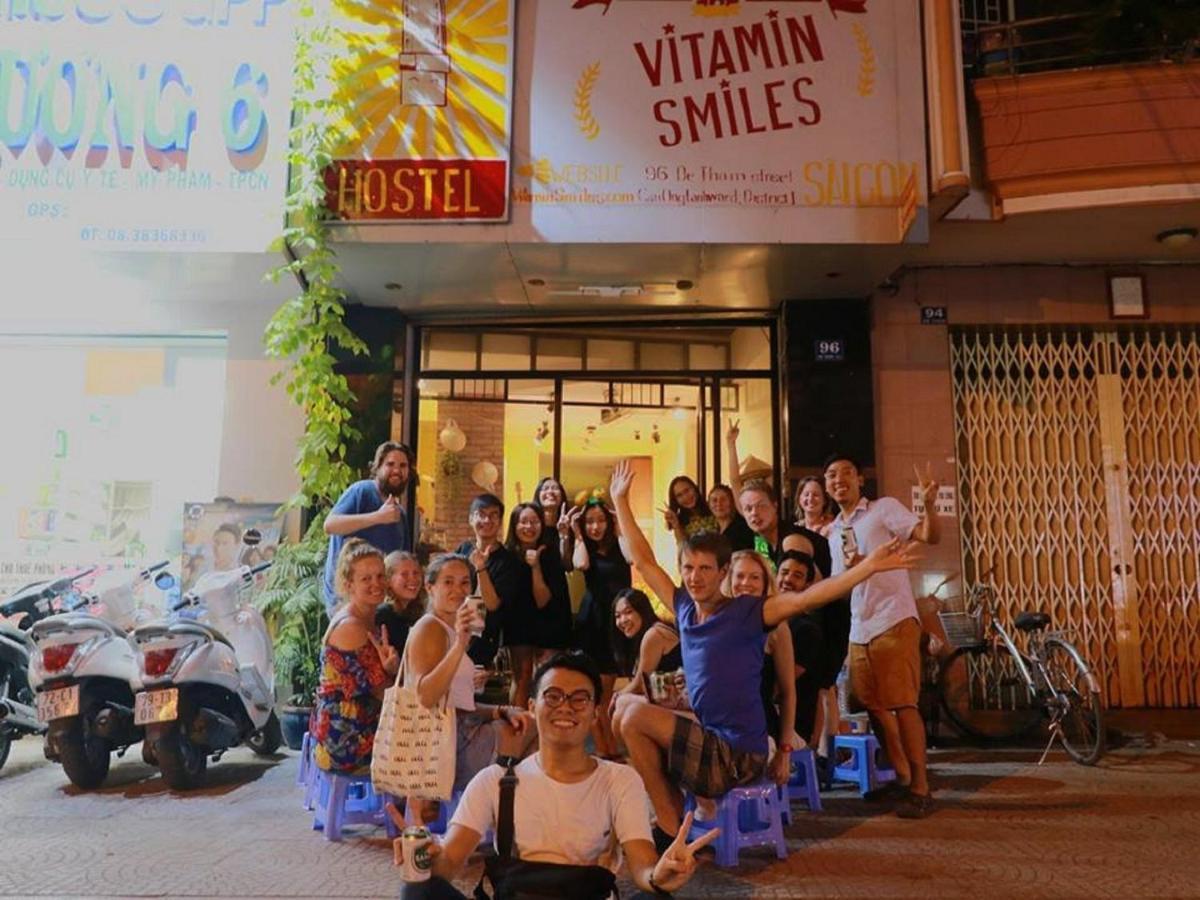 הו צ'י מין סיטי The Art - Vitamin Smiles Hostel מראה חיצוני תמונה