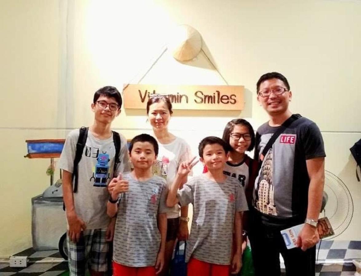 הו צ'י מין סיטי The Art - Vitamin Smiles Hostel מראה חיצוני תמונה